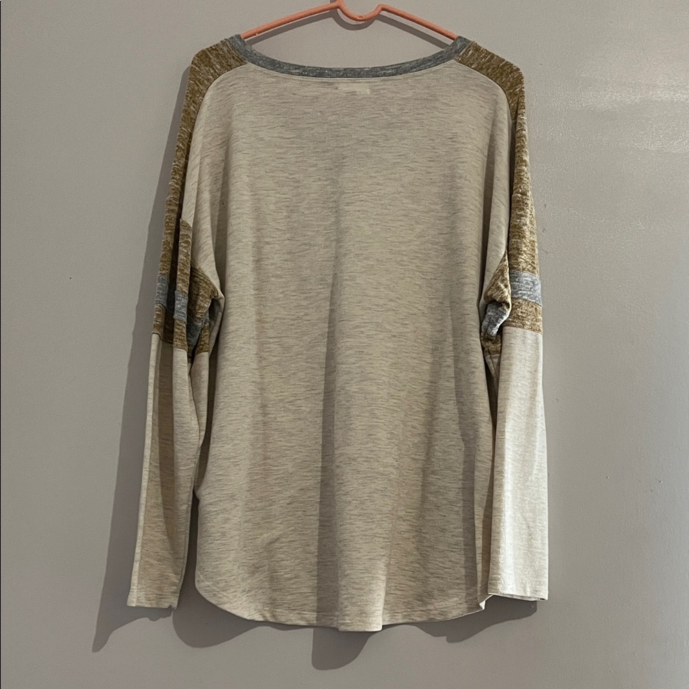 Maurices sweater size 1X Gray and Cream Long Sleeve Love v neck pullover paw - Picture 6 of 7